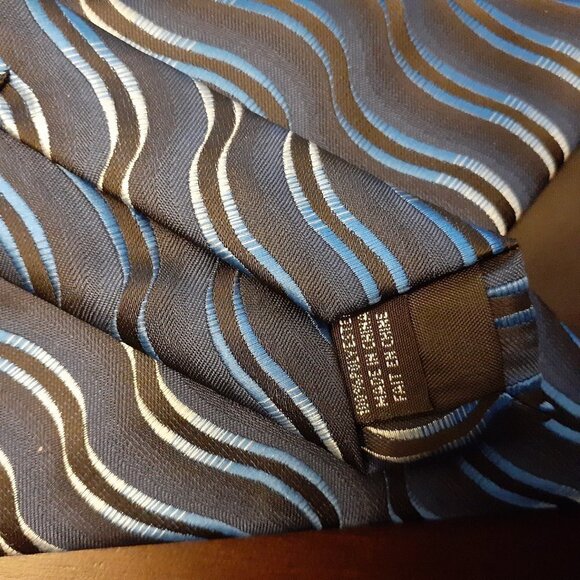 George Men's 100% Polyester Tie Blue & White Swirl Diagonal Stripes - Picture 3 of 3